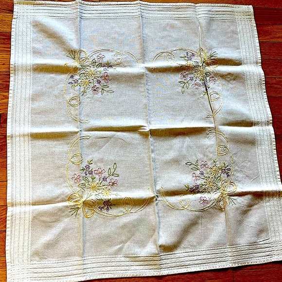 Embroidered Floral Tablecloth. Square. Handmade. New. Vintage. - Picture 1 of 8